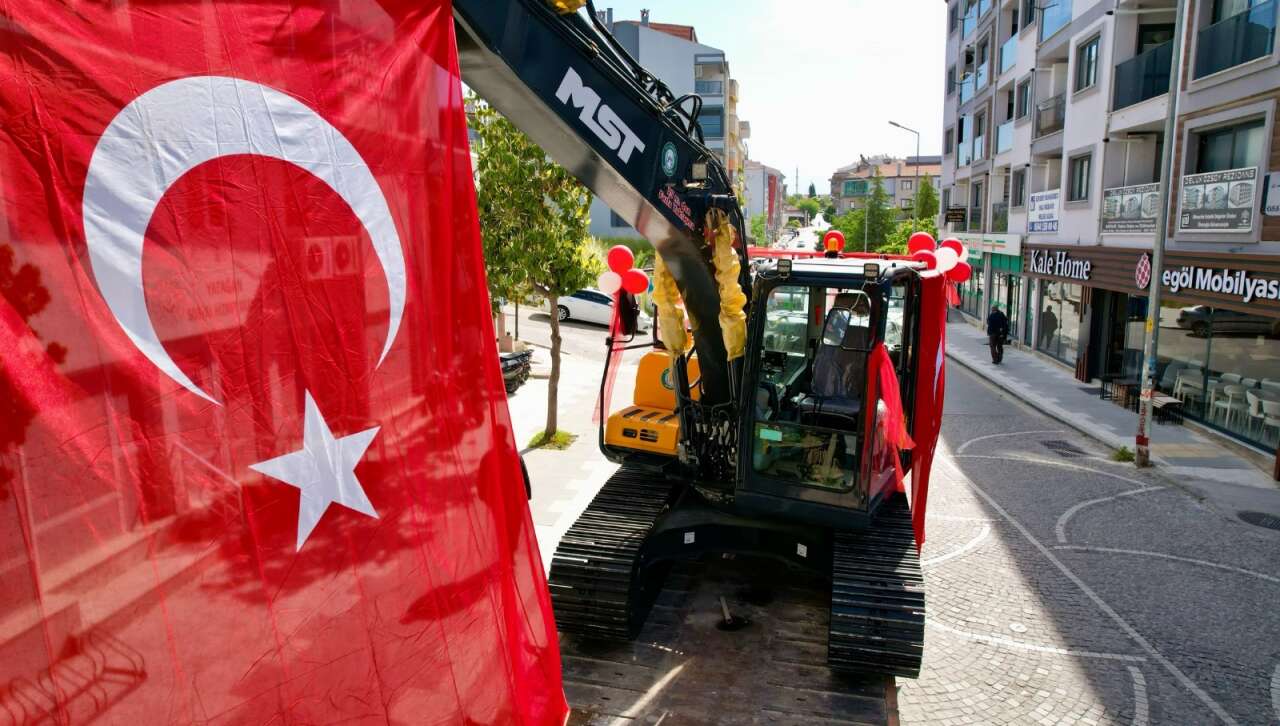 Yatağan Belediyesi’nden 7,5 Milyon Liralık Yeni Ekskavatör Yatırımı 5